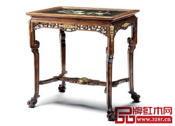 1880年,法国巴黎生产的有着中式风格的山毛榉木中央桌 1880年,法国巴黎生产的有着中式风格的山毛榉木中央桌