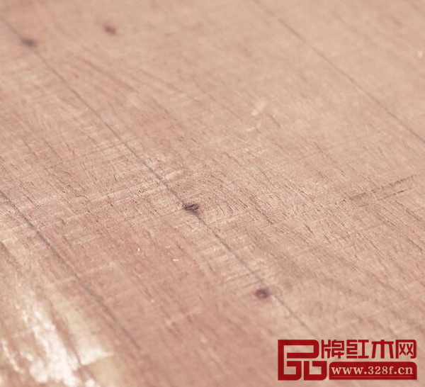 有黑点的地方工人在开料时会有意切除,保证后续工作的完整性 有黑点的地方工人在开料时会有意切除,保证后续工作的完整性